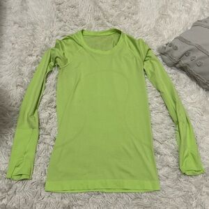 Lululemon long sleeve swiftly tech